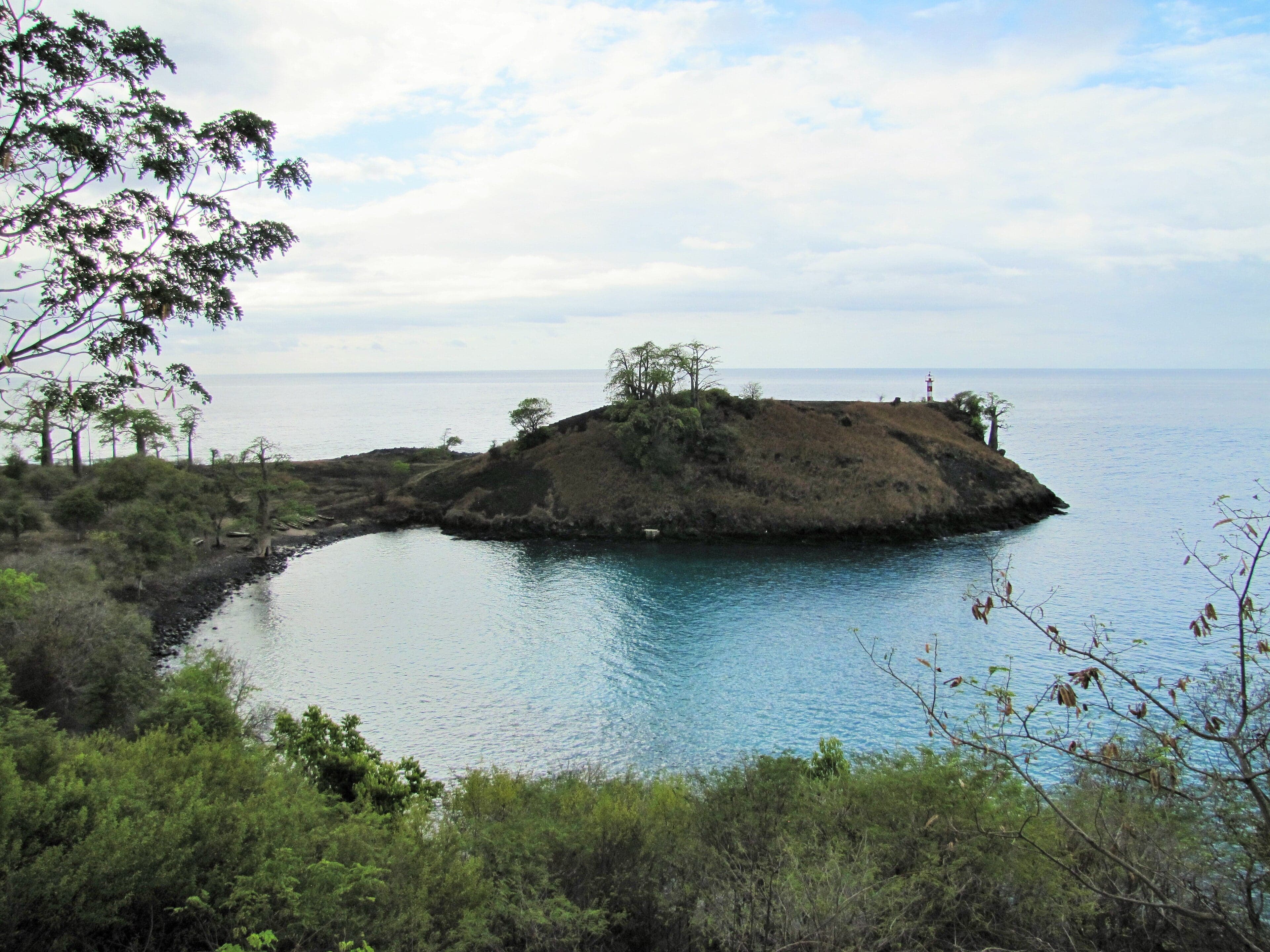 Clear turquoise water of Lagoa Azul surrounded by green jungle